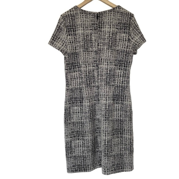 KARL LAGERFELD GREY/BLACK/WHITE SHEATH STYLE DRESS WITH LACE APPLIQUE, SIZE  10 - Picture 2 of 9